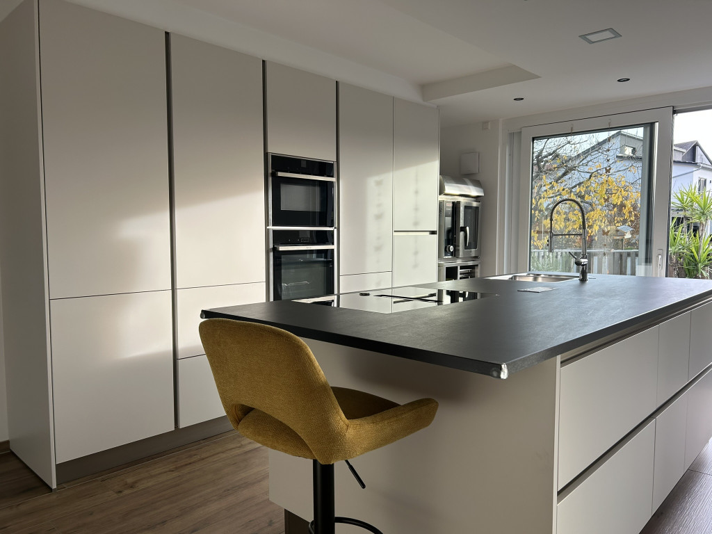 grifflose Küche in Löffelstelzen 