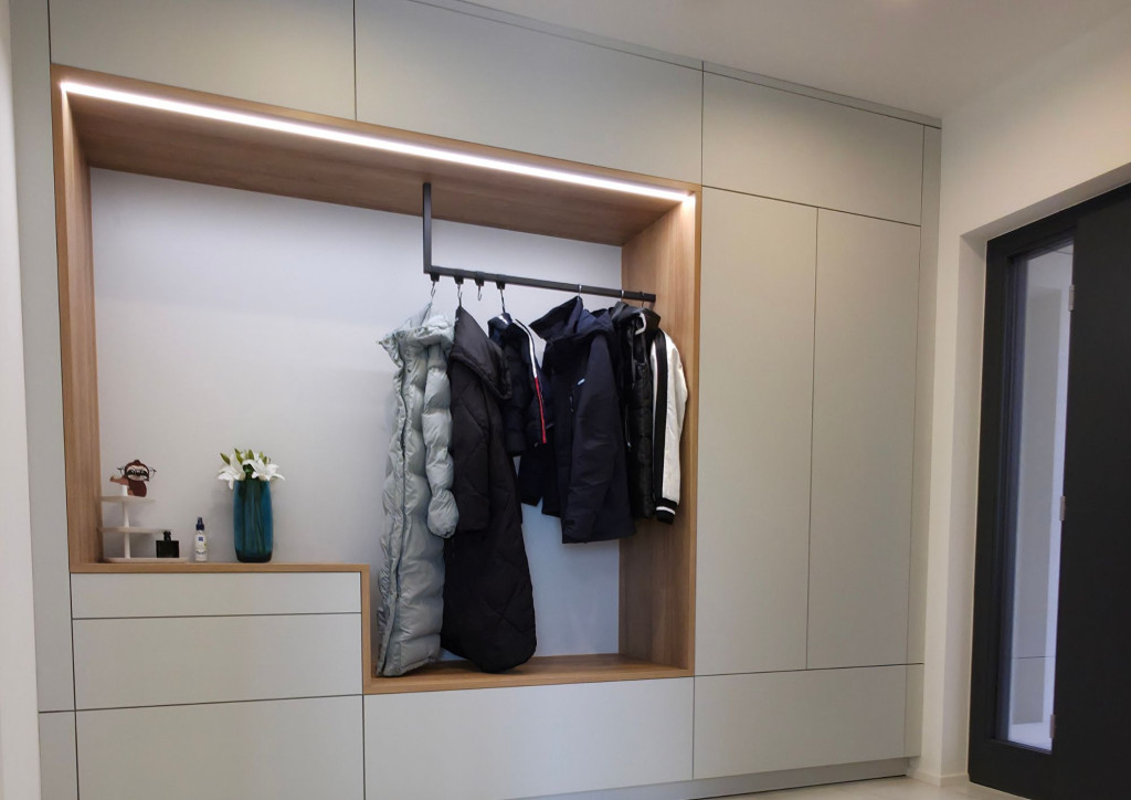 Einbaugarderobe in Löffelstelzen